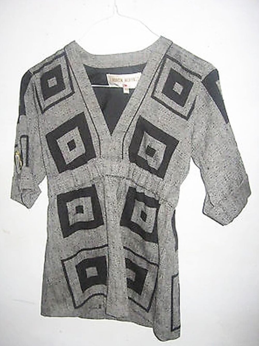Lauren Moffatt Grey Black Geometric V-Neck Turnback Cuff Buckled Tunic Top XS
